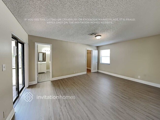 Building Photo - 3914 NW 72nd Dr