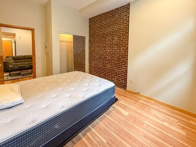 Building Photo - 49-51-51 Temple Pl