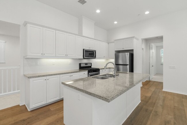Building Photo - Desirable Eastwood Village Home