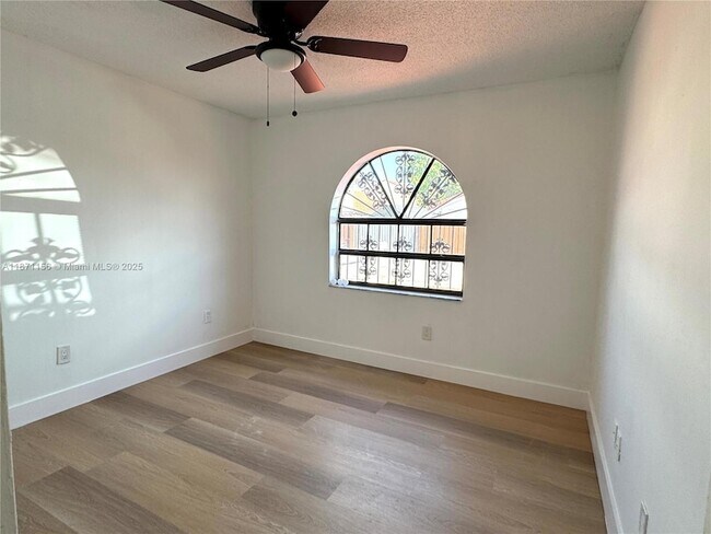 Building Photo - 2732 W 54th St