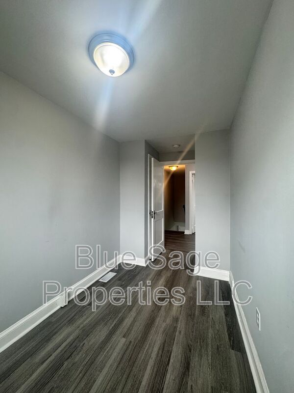 Building Photo - 398 Westmont Dr