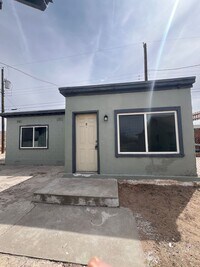 Building Photo - Cute Casita Style Living in historic Albuquerque 1 Bedroom 1 Bath.