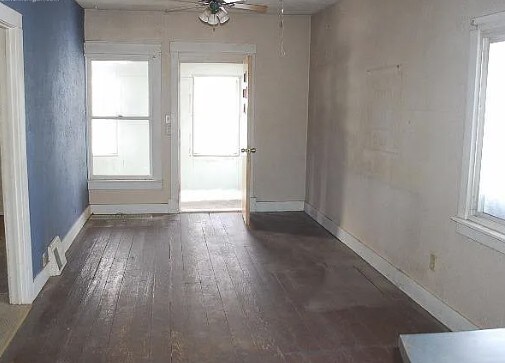 Building Photo - 915 Stocker Ave