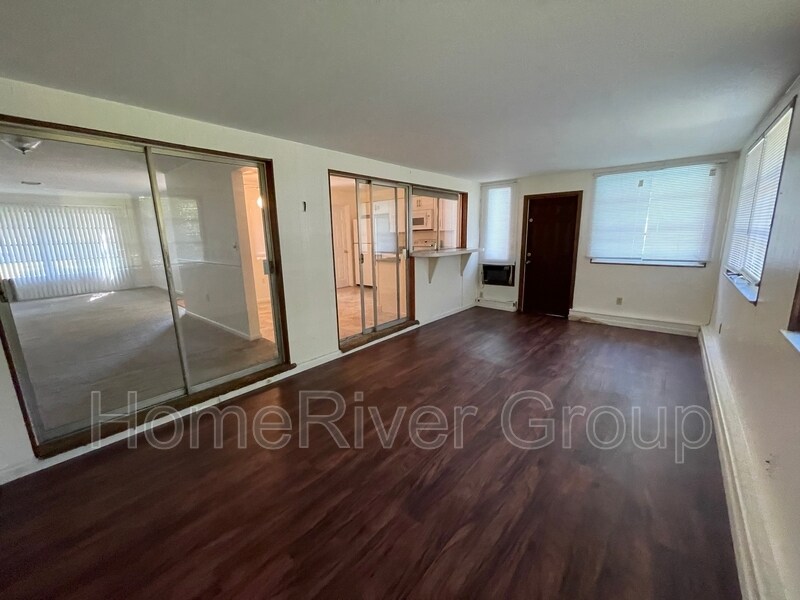 Building Photo - 1433 Covington Cir W