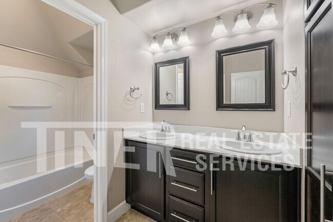 Building Photo - 1040 Matthews Run Way