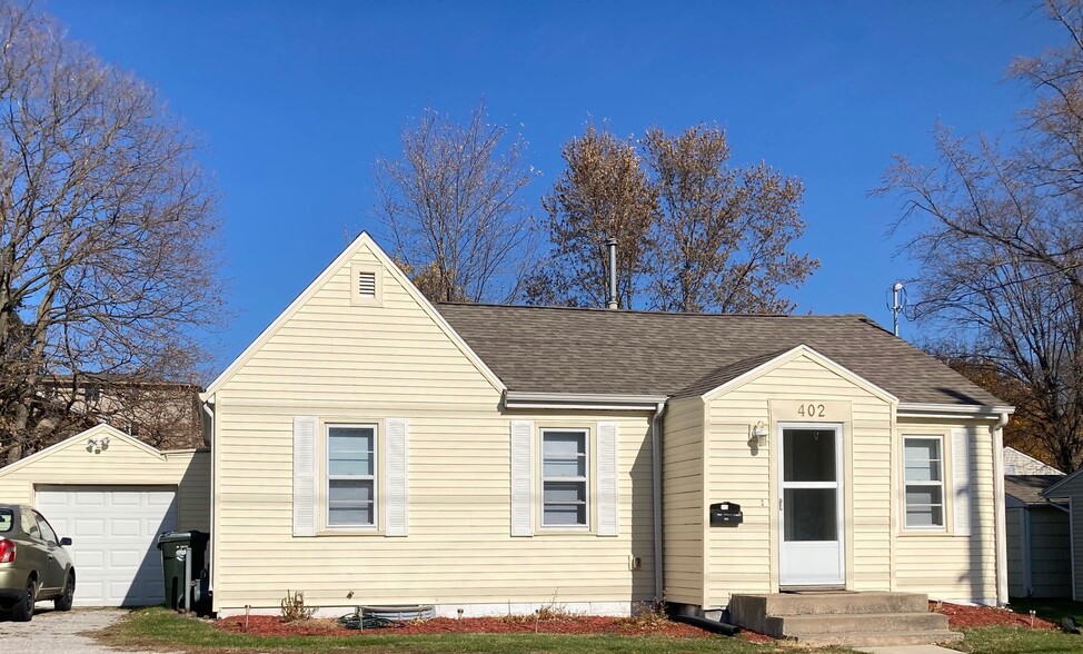 Primary Photo - 402 W Benton St