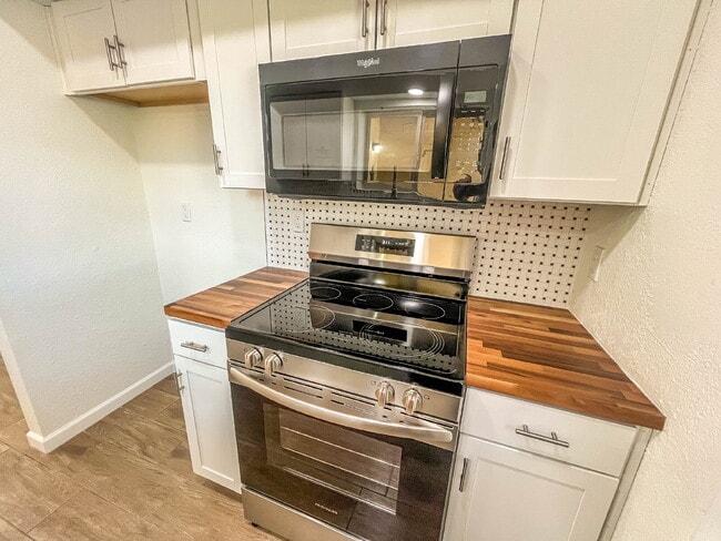 Building Photo - 5078 S Warren Ave