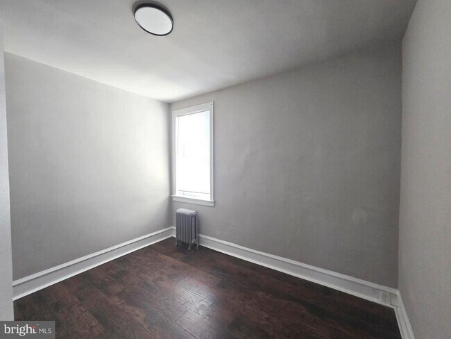 Building Photo - 204 W Duncannon Ave