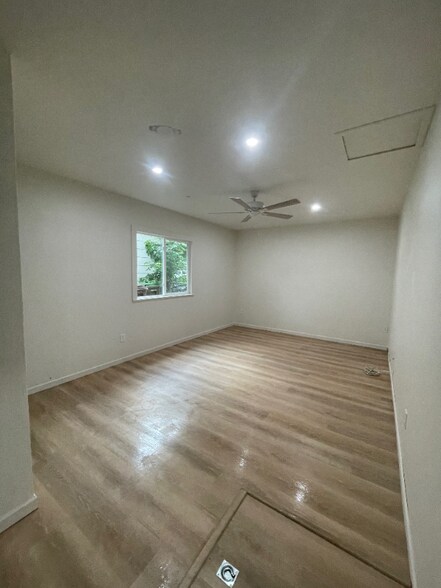 Building Photo - 2405 Tamarac Dr