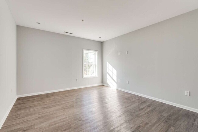 Building Photo - 1420 Ewing Pk Lp