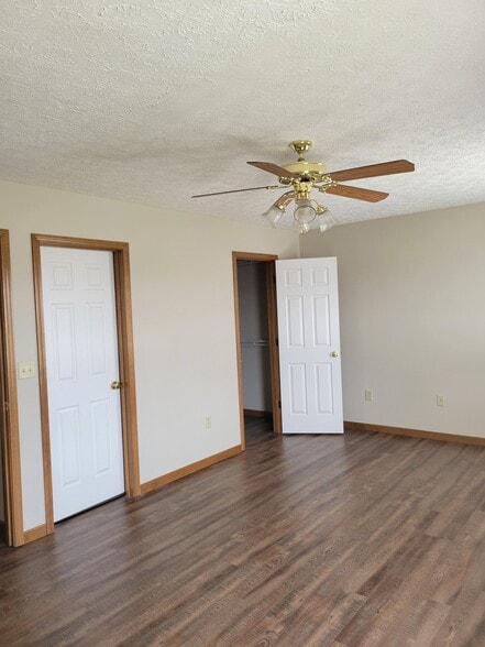 Building Photo - 604 Parkside Commons Ct