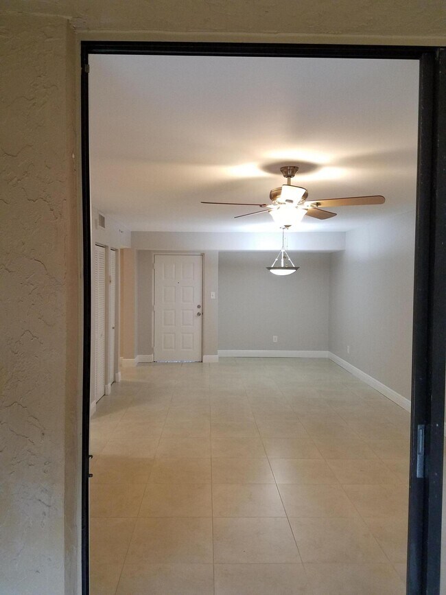 Building Photo - 820 Lavers Cir