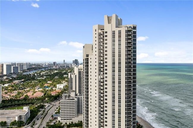 Building Photo - 18975 Collins Ave