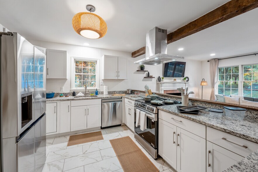 Building Photo - 1464 E 41st St