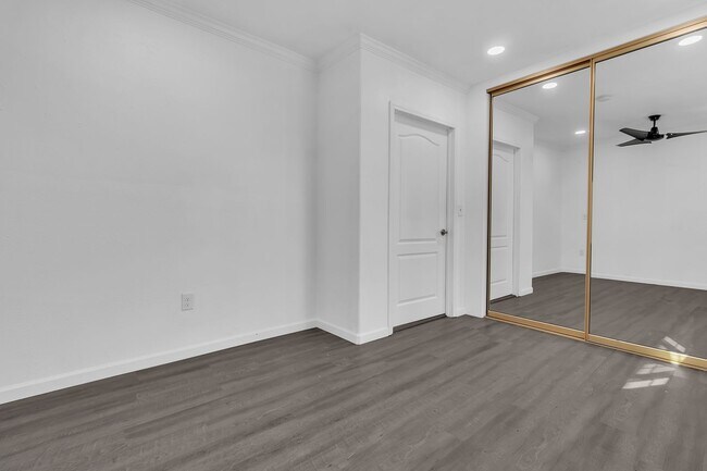 Building Photo - 5246 N Gareloch Ave