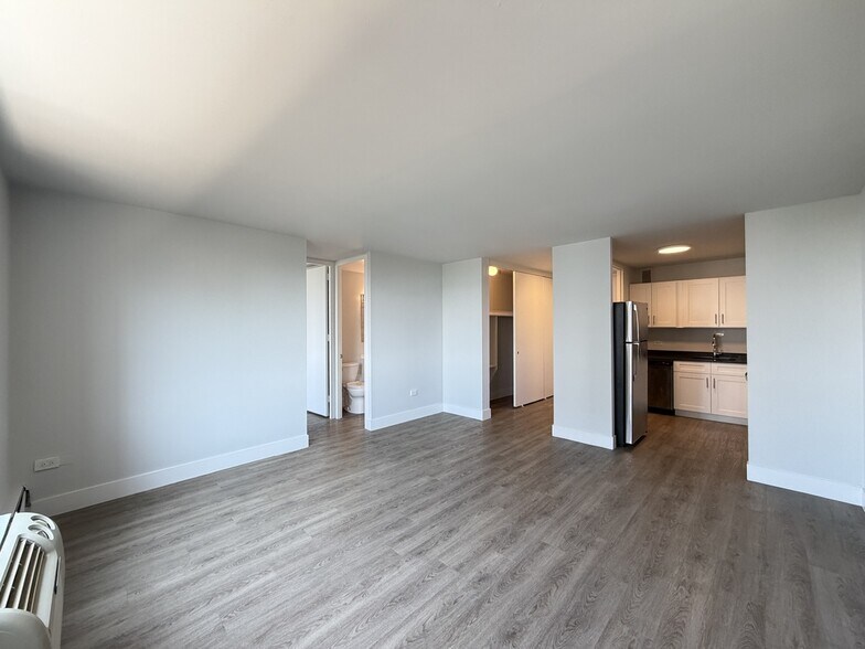 Building Photo - 1356 N Dearborn St
