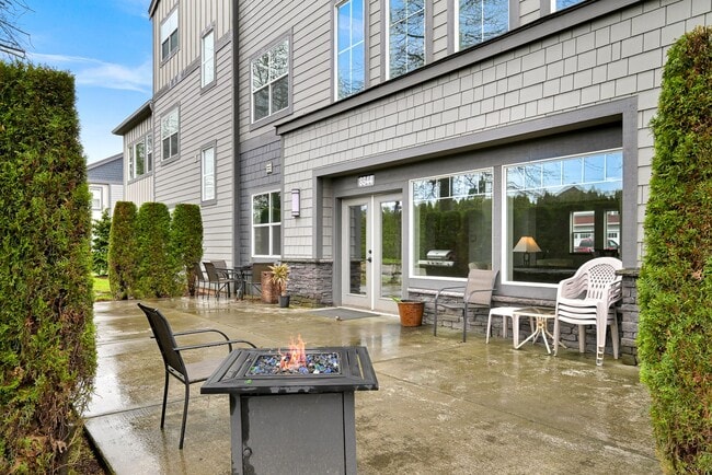 Building Photo - Beautiful Condo in Lynden