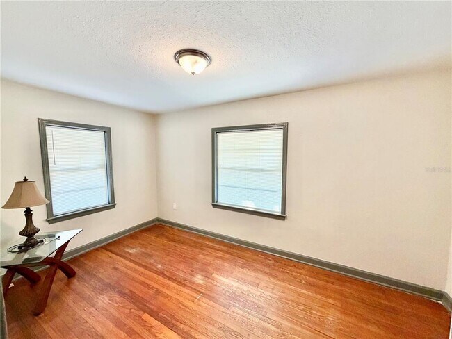 Building Photo - 1017 W Blann Dr