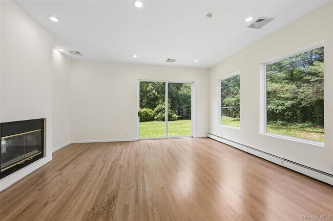 Building Photo - 67 Parkway Dr