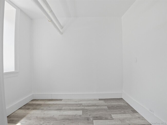 Building Photo - 762 Brady Ave