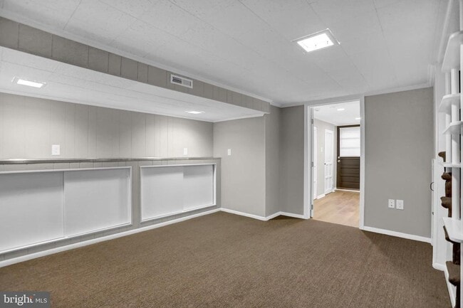 Building Photo - 2857 Plainfield Rd