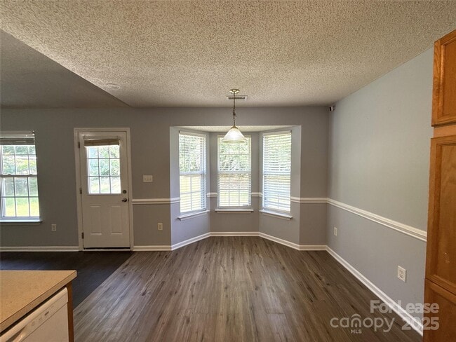 Building Photo - 3025 Longspur Dr