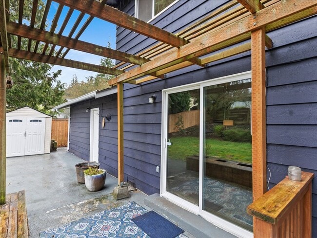 Building Photo - 24201 Firdale Ave