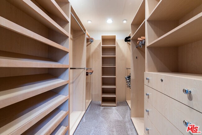 Building Photo - 1358 Holmby Ave