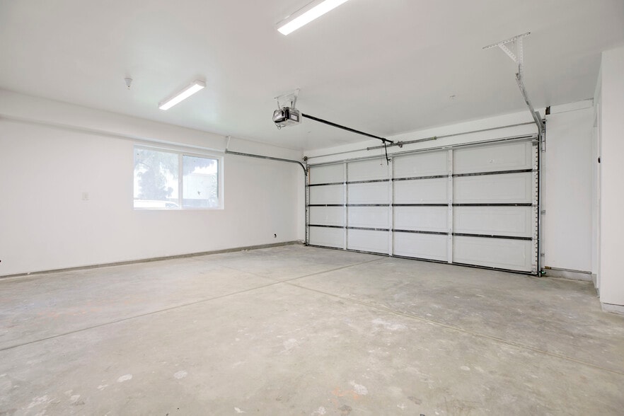 Building Photo - 5650 Cartwright Ave