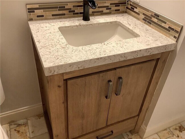 Building Photo - 4806 S Lee Rd