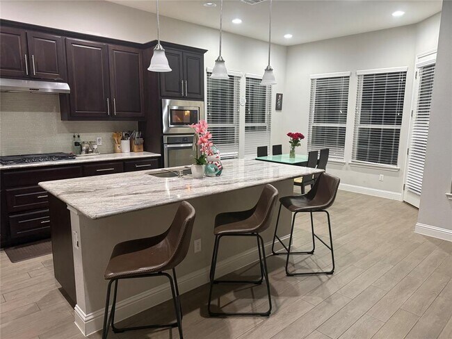 Building Photo - 14716 Iveans Way