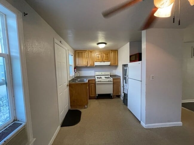 Building Photo - FREE SEPTEMBER RENT! 1-Bedroom Apartment i...