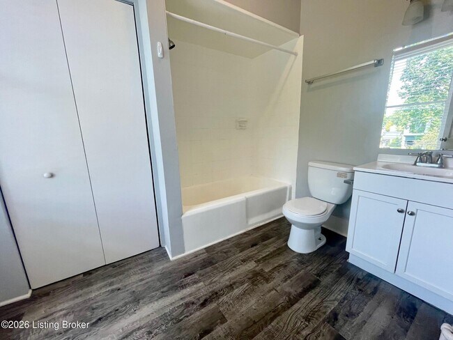 Building Photo - 1308 E Main St