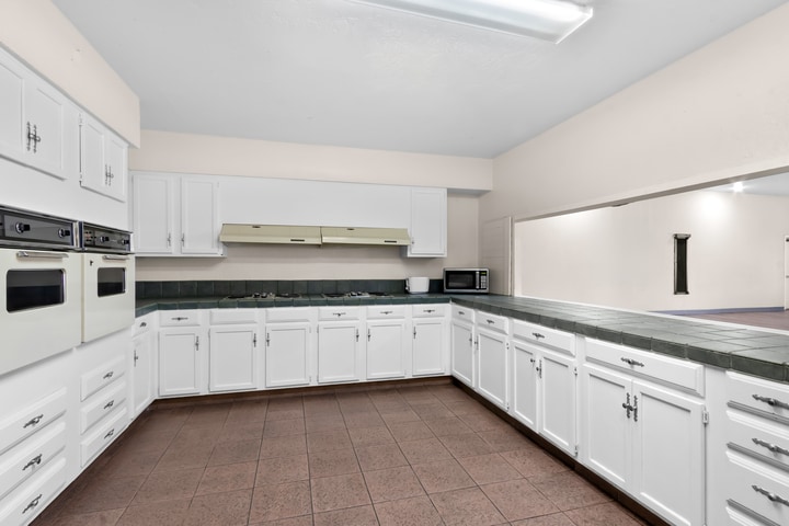 Building Photo - 2060 N Center St