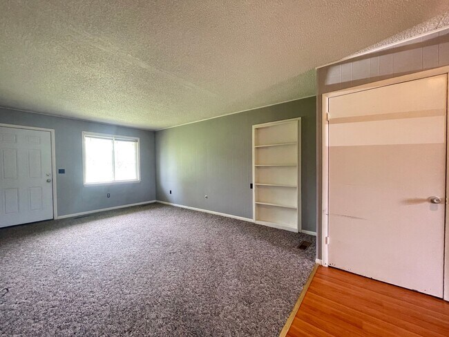 Building Photo - 5364 S Hutchinson Ave