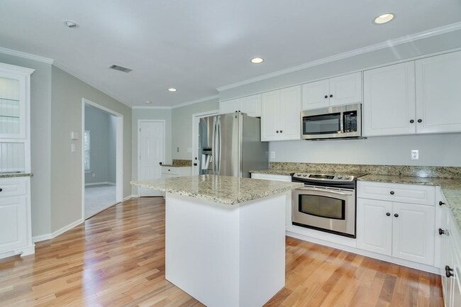 Building Photo - 486 Granite Point