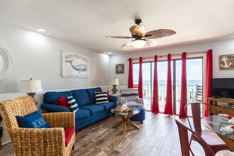 Building Photo - 8743 Thomas Dr