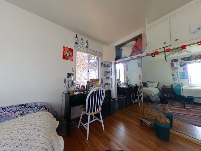 Building Photo - 4 Bedroom w/ POOL and Huge yard!