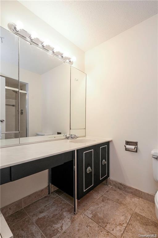 Building Photo - 400 High Point Dr