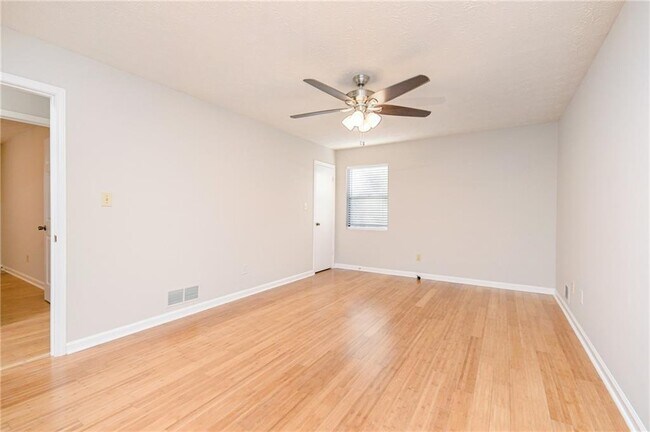 Building Photo - 5041 Alexander Ave