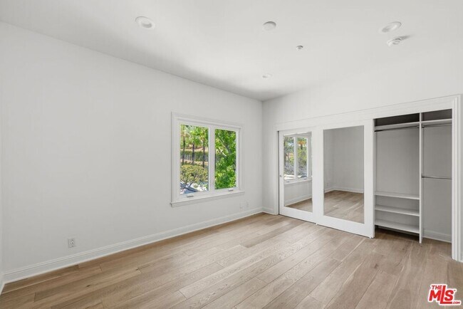 Building Photo - 16802 Cll De Sarah