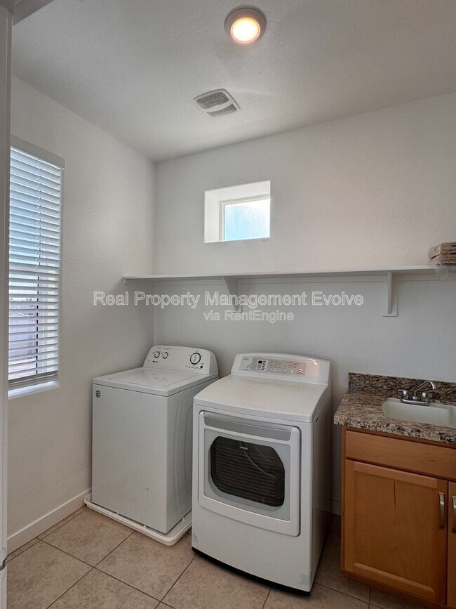 Building Photo - 15811 N 74th Ln