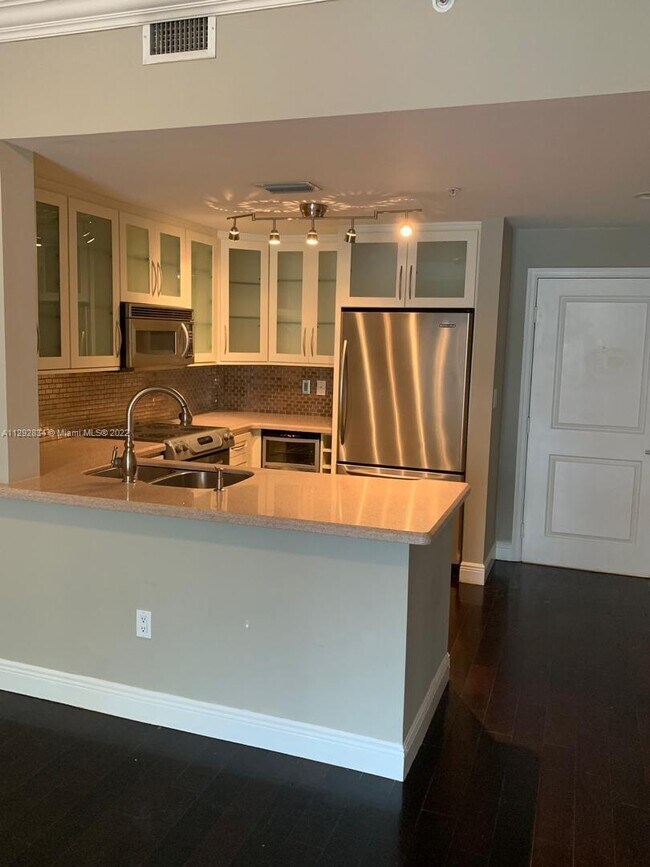 Building Photo - 10 Aragon Ave