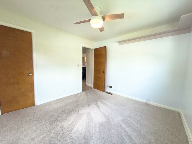 Building Photo - 4525 Ellman Ave