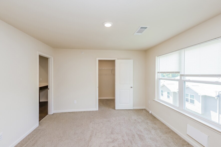 Building Photo - 304 Highwood Ln