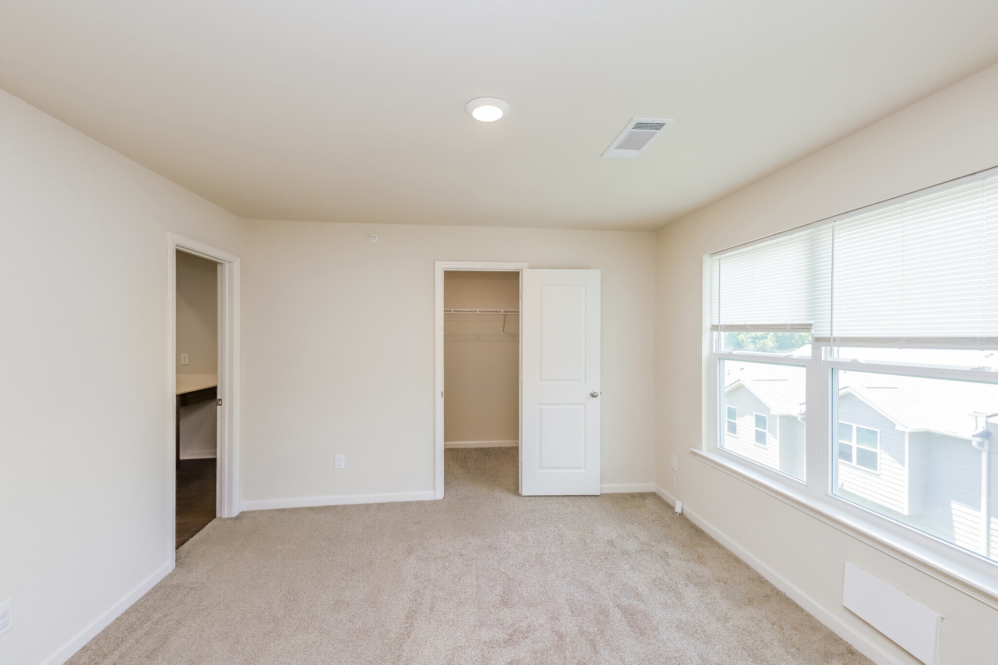 Building Photo - 706 Highwood Ln