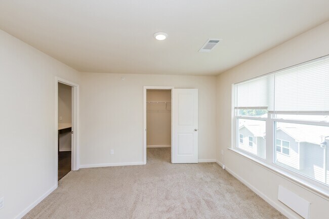 Building Photo - 414 Highwood Ln