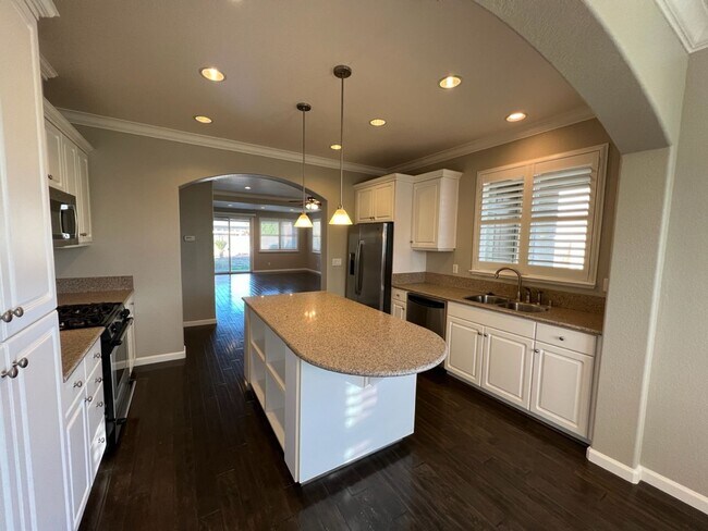 Building Photo - Well-appointed single-story home located walking distance to Manteca's Woodward Park!