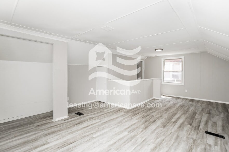 Building Photo - 16246 Fairfield St