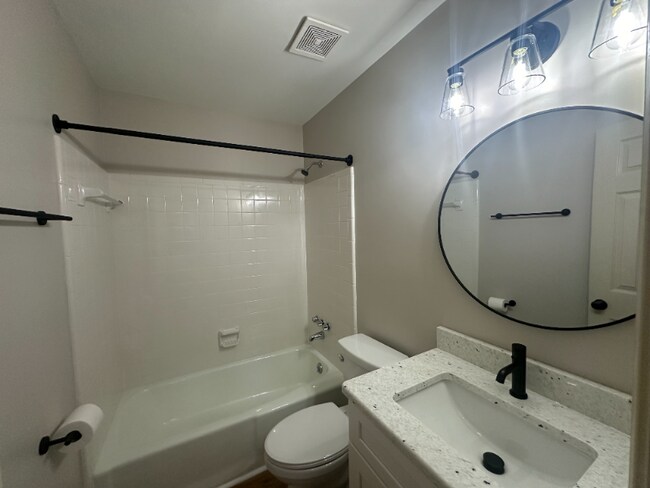 Building Photo - 2440 Cottage Pl